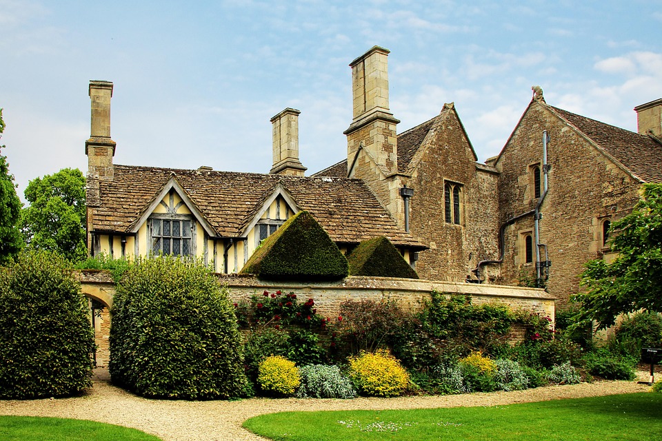 Buying a House: Tips and Tricks to Find the Perfect Property