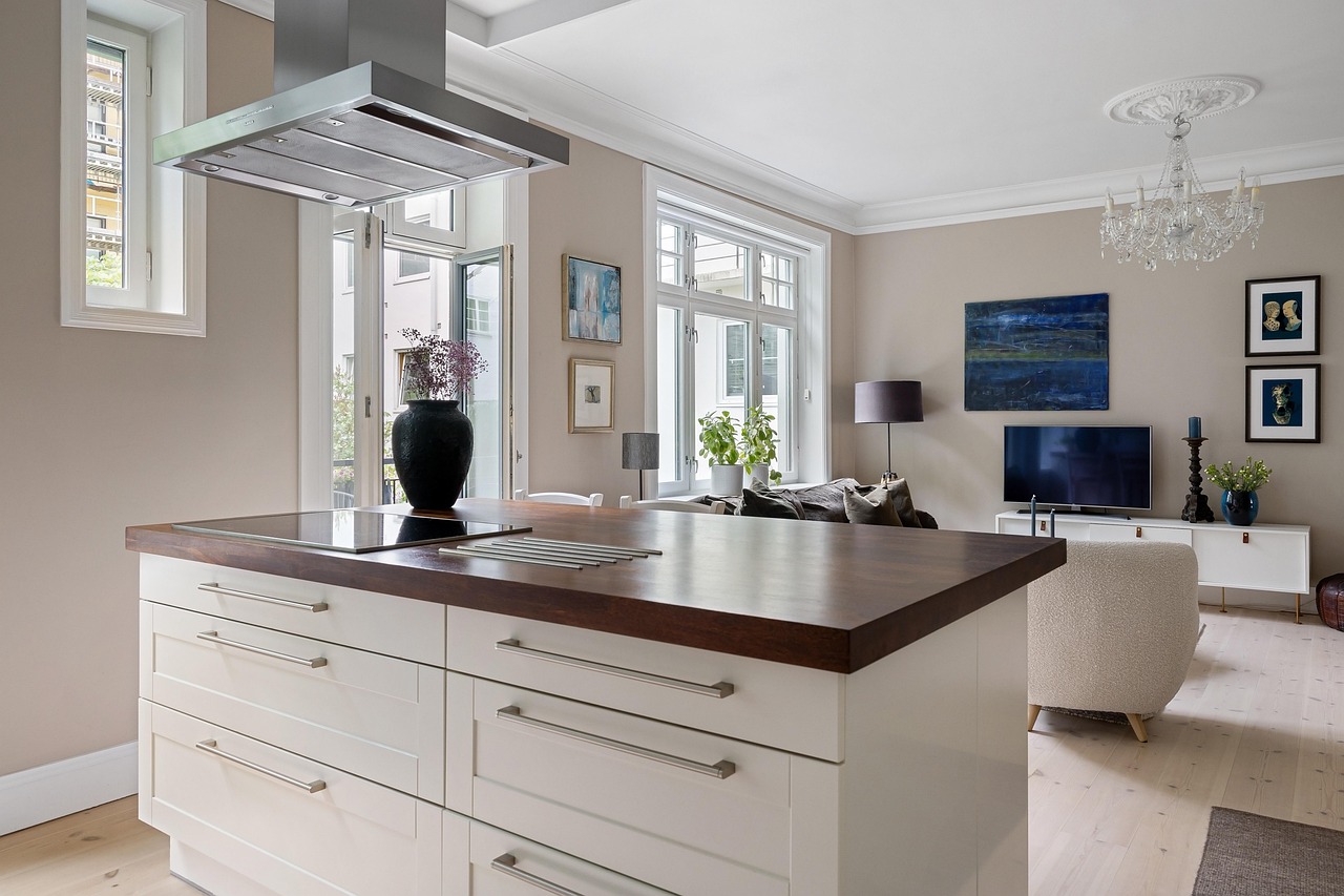 How Public Property Records Can Help You Estimate a Home’s Value