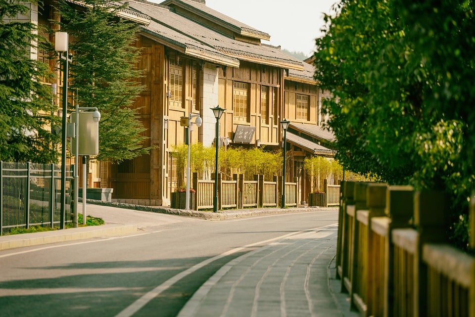 Urban Oasis: Condos and Townhouses in Downtown [City]